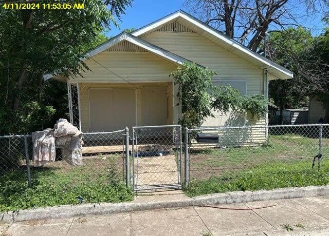 2-bedroom rental at 507 Blue Bonnet St in San Antonio, TX — photo 1