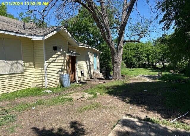 2-bedroom rental at 507 Blue Bonnet St in San Antonio, TX — photo 2