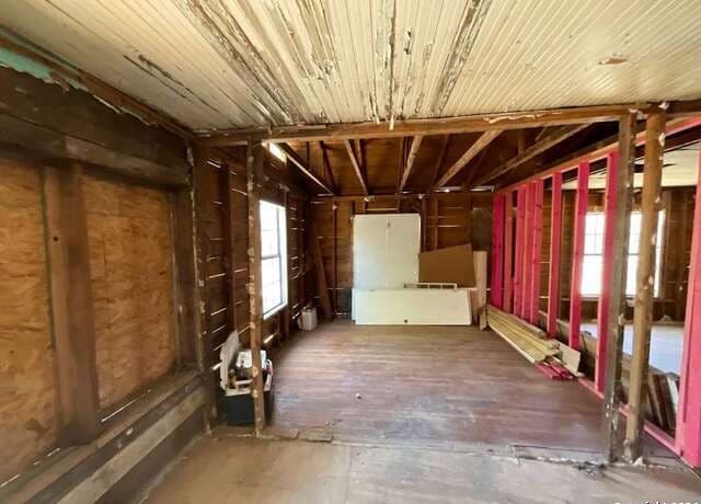 2-bedroom rental at 1443 Saenz in San Antonio, TX — photo 5