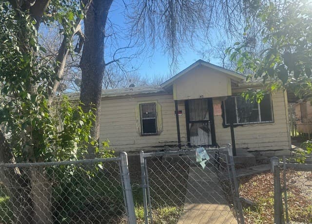 3-bedroom rental at 234 Doolittle St in San Antonio, TX — photo 1