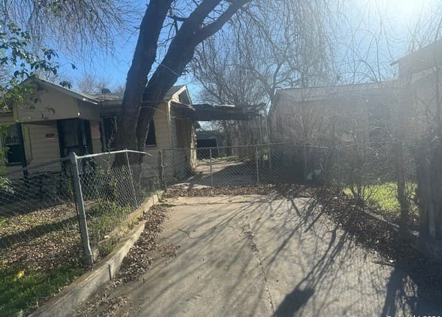 3-bedroom rental at 234 Doolittle St in San Antonio, TX — photo 2