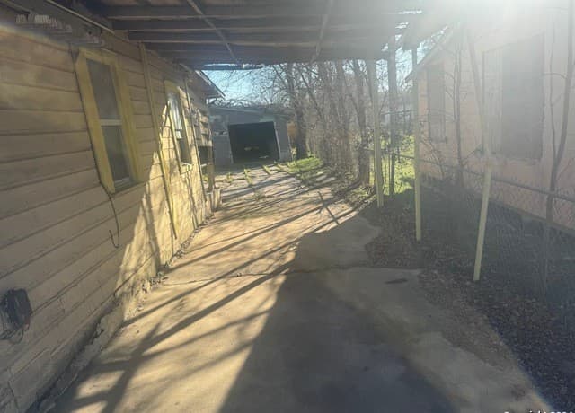 3-bedroom rental at 234 Doolittle St in San Antonio, TX — photo 4