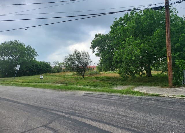 rental at 519 Bee St in San Antonio, TX — photo 1