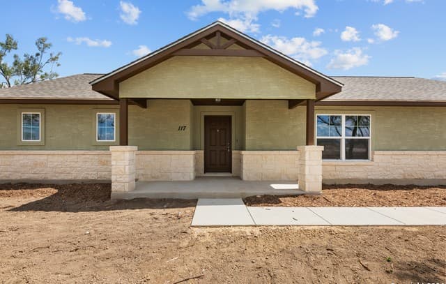 Home for sale at 117 Sylas Hayes Loop in Pleasanton, TX — photo 5