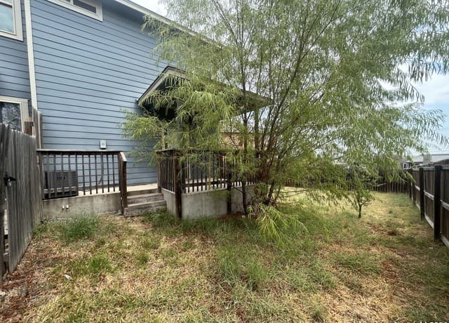 rental at 7014 Donovan Way in San Antonio, TX — photo 3