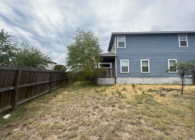 rental at 7014 Donovan Way in San Antonio, TX — photo 4