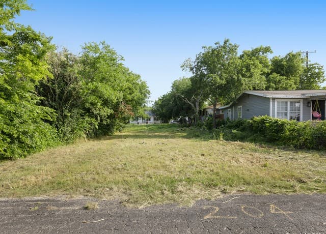 rental at 204 Orphan in San Antonio, TX — photo 1