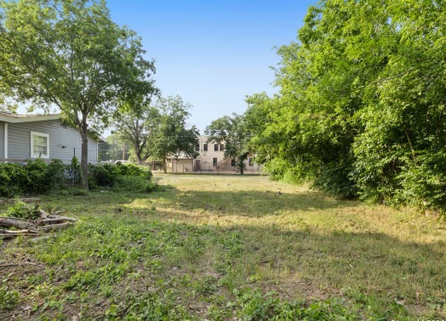 rental at 204 Orphan in San Antonio, TX — photo 3