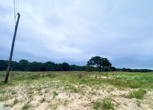 rental at 718 Sunrise Ln in La Vernia, TX — photo 3