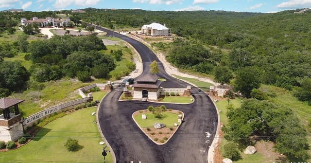 rental at LOT 16 Pr 2773 in Mico, TX — photo 2