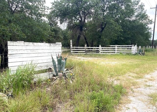 rental at 1550 E Hickory Ln in San Antonio, TX — photo 5