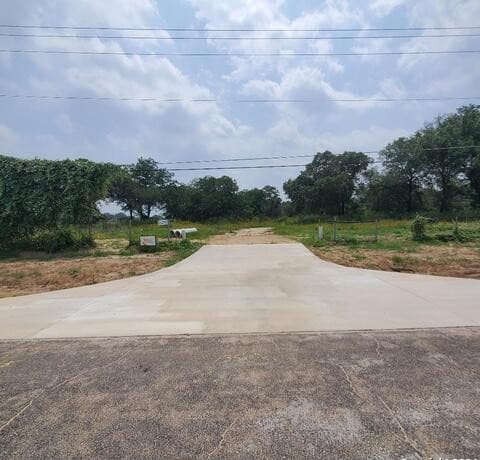 rental at 23302 LOT1 US Highway 281 S LOT 1 in San Antonio, TX — photo 1