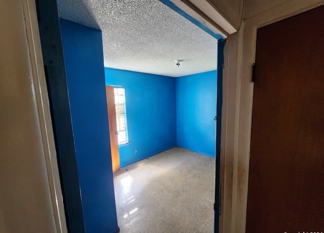 4-bedroom rental at 438 Park Plaza in San Antonio, TX — photo 4