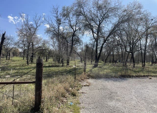 rental at 375 County Road in Natalia, TX — photo 4