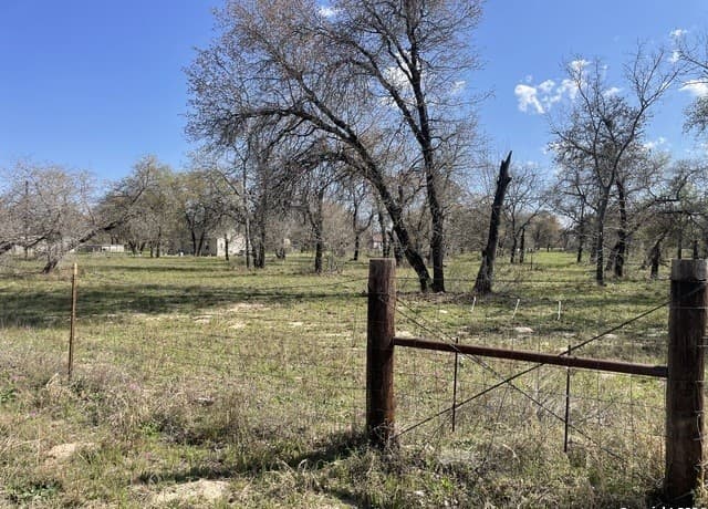 rental at 375 County Road in Natalia, TX — photo 5