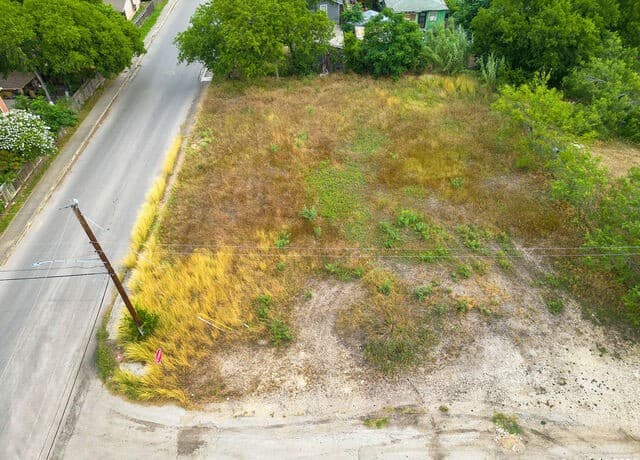 rental at 255 Coyol St in San Antonio, TX — photo 4