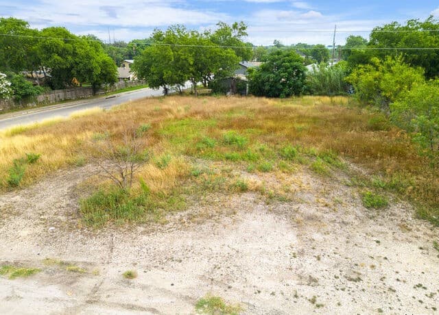 rental at 251 Coyol St in San Antonio, TX — photo 1