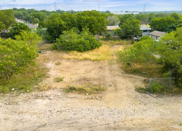 rental at 251 Coyol St in San Antonio, TX — photo 3