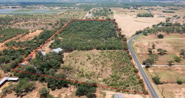 3-bedroom rental at 19366 Benton City Rd in Somerset, TX — photo 1