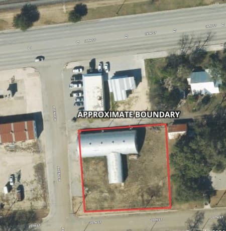 rental at 1905 Avenue R in Hondo, TX — photo 1