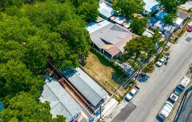 rental at 216 Sherman in San Antonio, TX — photo 2