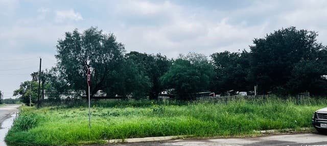 rental at TBD S Walnut in Pearsall, TX — photo 2