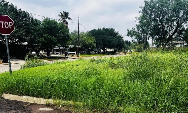 rental at TBD S Walnut in Pearsall, TX — photo 4