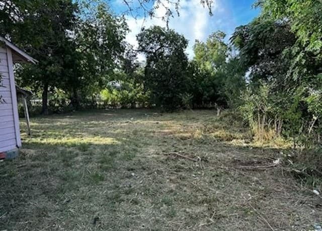 rental at 300 Virginia Blvd in San Antonio, TX — photo 2