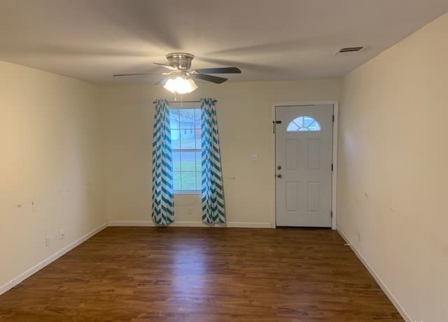3-bedroom rental at 6022 Castle Hunt in San Antonio, TX — photo 3