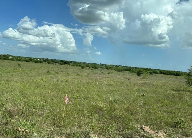 rental at 1098 Cr 329 in Floresville, TX — photo 1