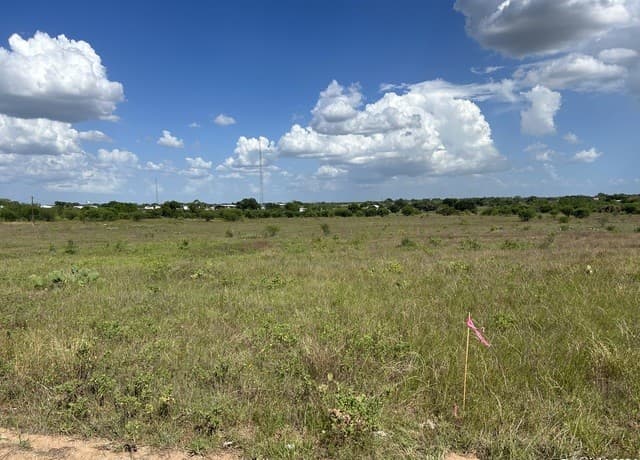 rental at 1098 Cr 329 in Floresville, TX — photo 4