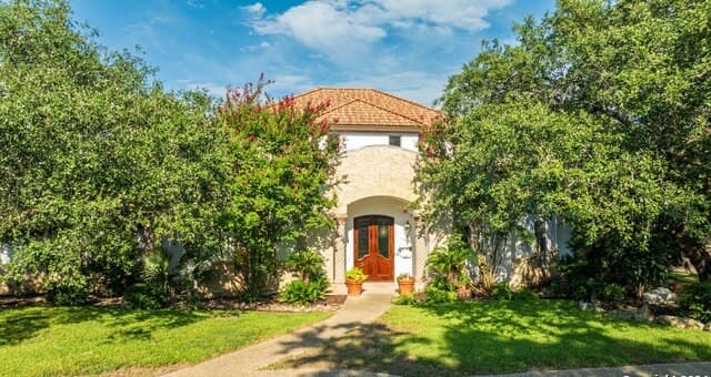 5-bedroom rental at 22 Royal Gardens Dr in San Antonio, TX — photo 1