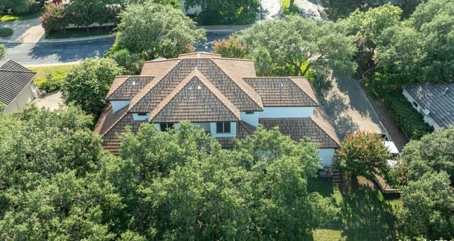 5-bedroom rental at 22 Royal Gardens Dr in San Antonio, TX — photo 3
