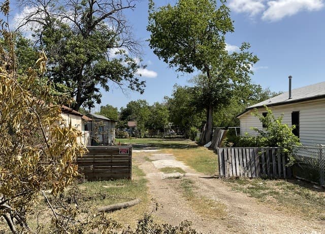rental at 3023 Chihuahua St in San Antonio, TX — photo 3