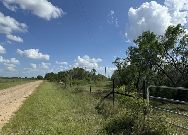 rental at 5153 Jim Brite Rd in Pleasanton, TX — photo 4