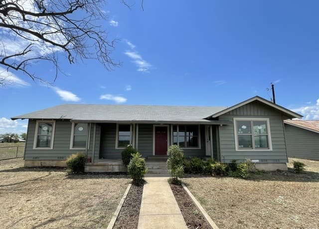 3-bedroom rental at 6220 Fm 2676 in Hondo, TX — photo 1
