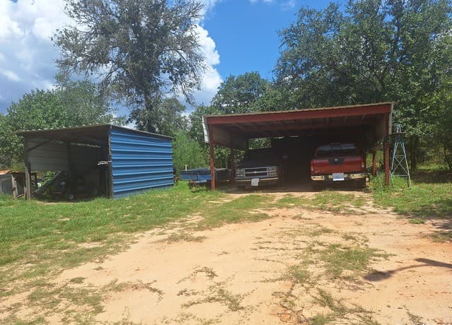 rental at 895 Gayle Ln in Poteet, TX — photo 4