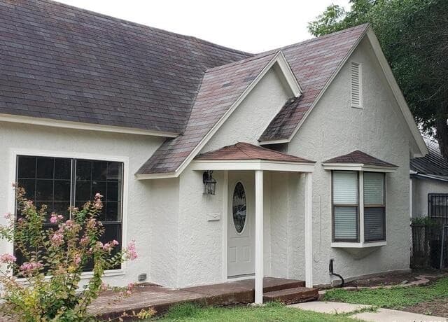 3-bedroom rental at 1406 Hicks Ave in San Antonio, TX — photo 1