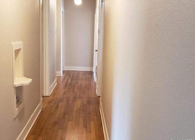 3-bedroom rental at 1406 Hicks Ave in San Antonio, TX — photo 5