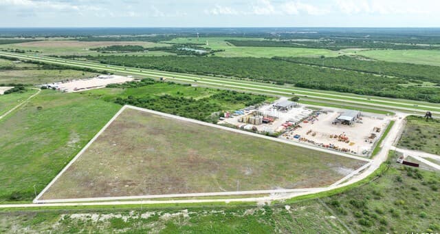 rental at 000 N I-37 Access Rd in Three Rivers, TX — photo 2