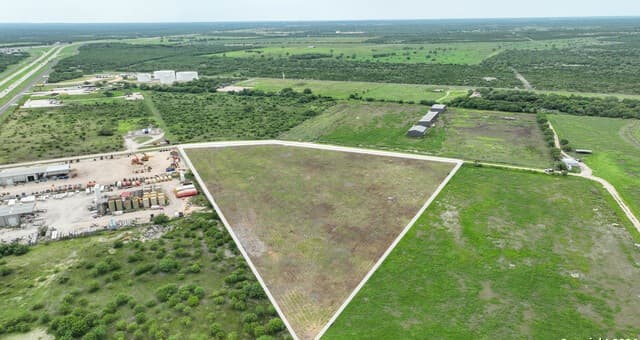 rental at 000 N I-37 Access Rd in Three Rivers, TX — photo 3