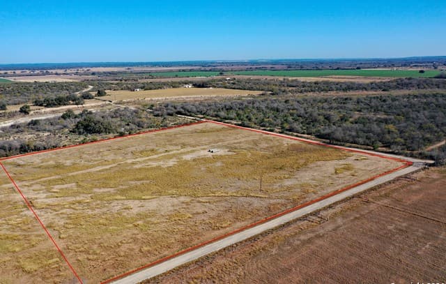 rental at 0 County Road 343 in Hondo, TX — photo 2