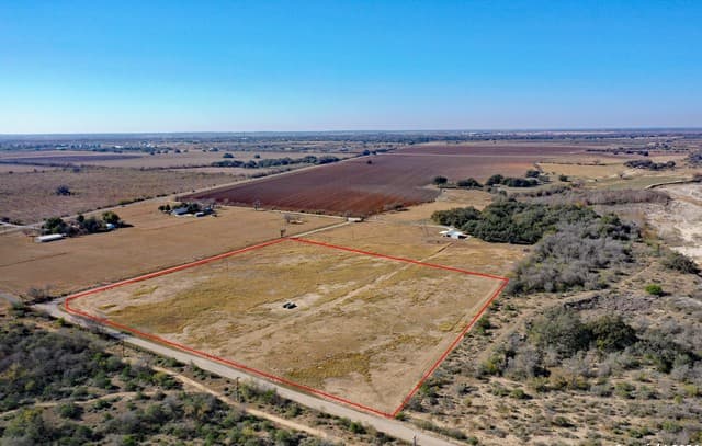rental at 0 County Road 343 in Hondo, TX — photo 3