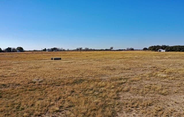 rental at 0 County Road 343 in Hondo, TX — photo 4