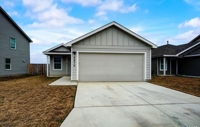 3-bedroom rental at 6670 Arid Way in San Antonio, TX — photo 2