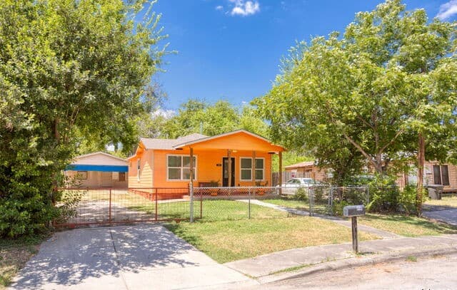 2-bedroom rental at 113 Vista Rd in San Antonio, TX — photo 2