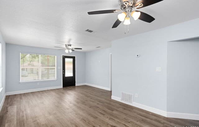 2-bedroom rental at 113 Vista Rd in San Antonio, TX — photo 4