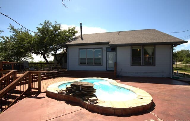 3-bedroom rental at 354 Thoroughbred in Spring Branch, TX — photo 2