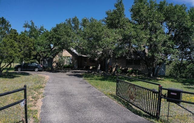 3-bedroom rental at 354 Thoroughbred in Spring Branch, TX — photo 3