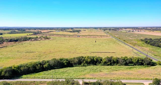 rental at TRACT 1 N Abbott Rd in St Hedwig, TX — photo 4